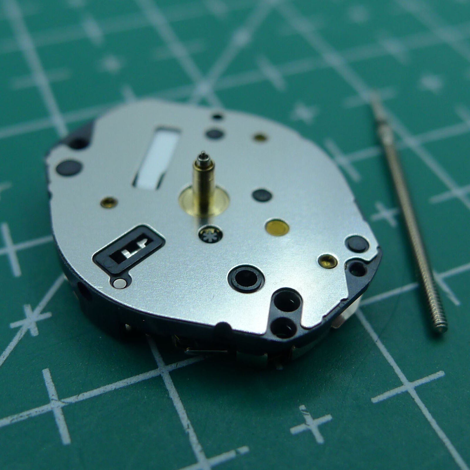 Hattori TMI Y121 quartz movement for watch repairs and replacements, durable precision mechanism