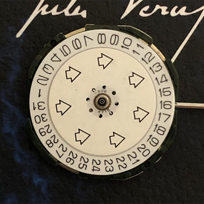 Miyota 2105 quartz movement with white dial featuring arrow pattern, single calendar, 3-hand design for watch accessories.