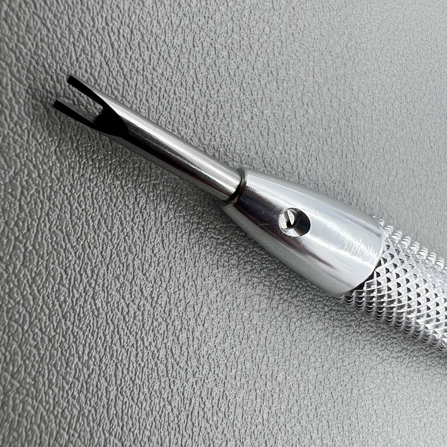 Schraubendreher AP 5230-30, 3.0mm, pr�zises Werkzeug f�r Audemars Piguet Uhrenschrauben, langlebig und ergonomisch.