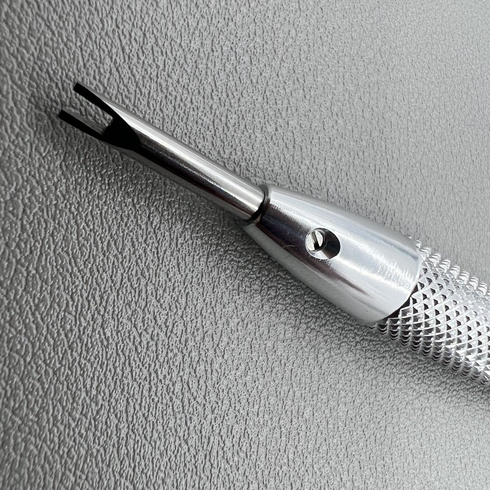 Schraubendreher AP 5230-30, 3.0mm, pr�zises Werkzeug f�r Audemars Piguet Uhrenschrauben, langlebig und ergonomisch.