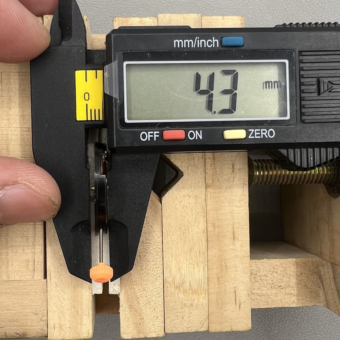 Schweizer Ronda 507 Quarz Uhr Bewegung 3 Händedatum Datum@3
