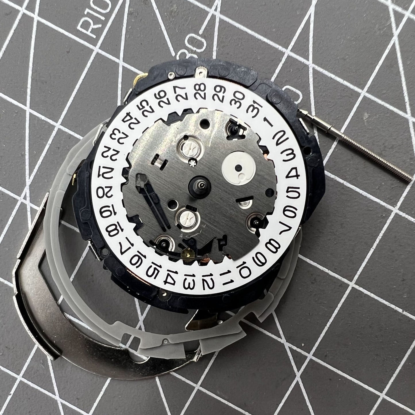 Japan-made Hattori Epson TMI YM85 quartz watch movement for precise, reliable timekeeping in accessories.