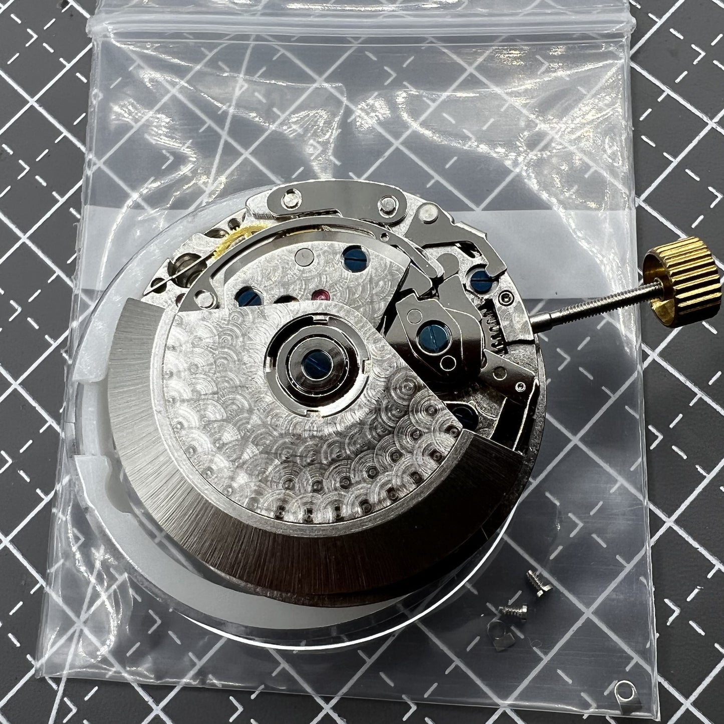 Chronograph mit schwarzem Zifferblatt Modell 7750 Kleine Sekunde bei 9 Uhr Tag und Datum mit drei Zeigern