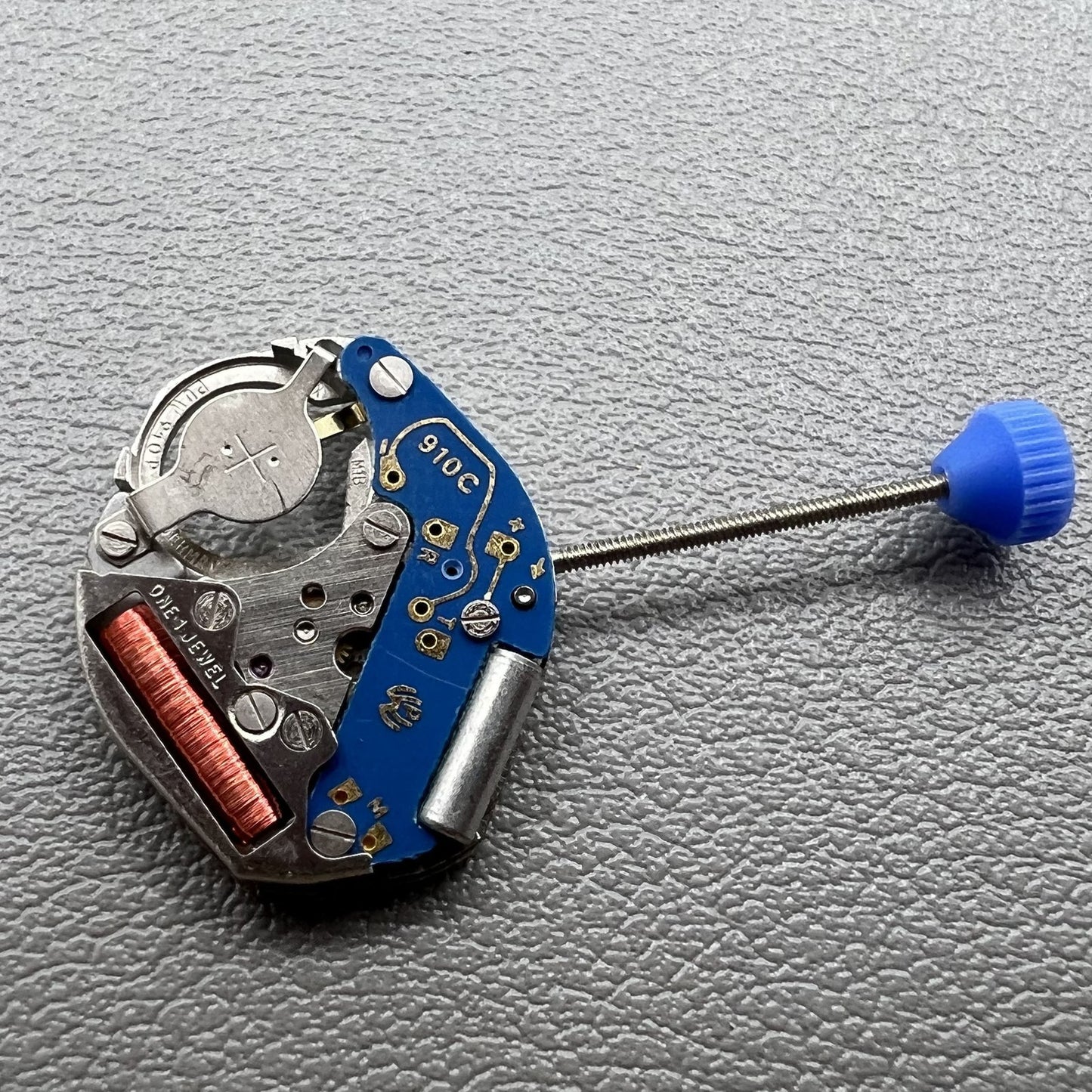 Swiss 910C Uhr Quarzwerk, precise watch movement mechanism for accurate timekeeping by Swiss brand.