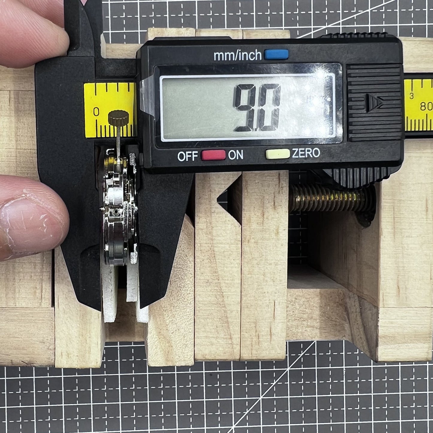 Dandong 7120 Automatik Uhrwerk 3 große Zeiger 6 Zeiger Mechanisch