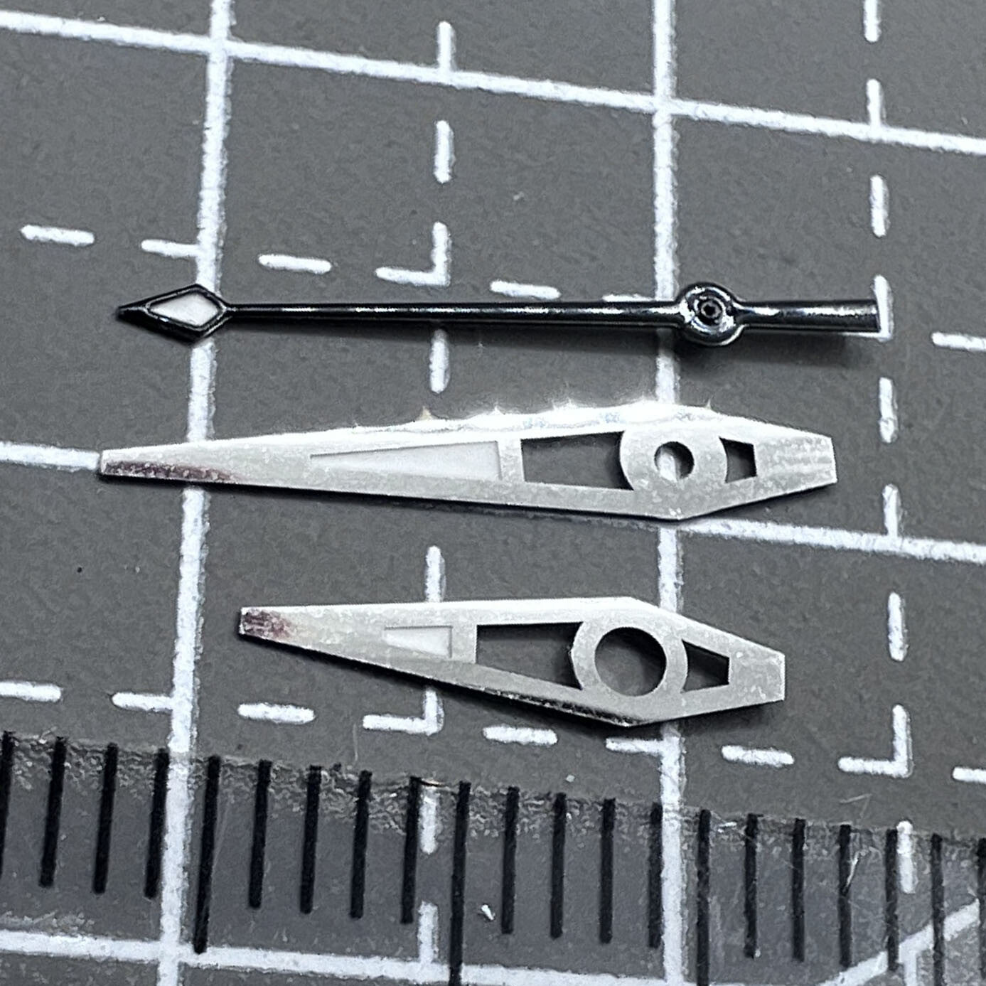 Große Pfeilzeiger Lume Schwarz Silber Akzente passend für Seiko H35 H36 H38