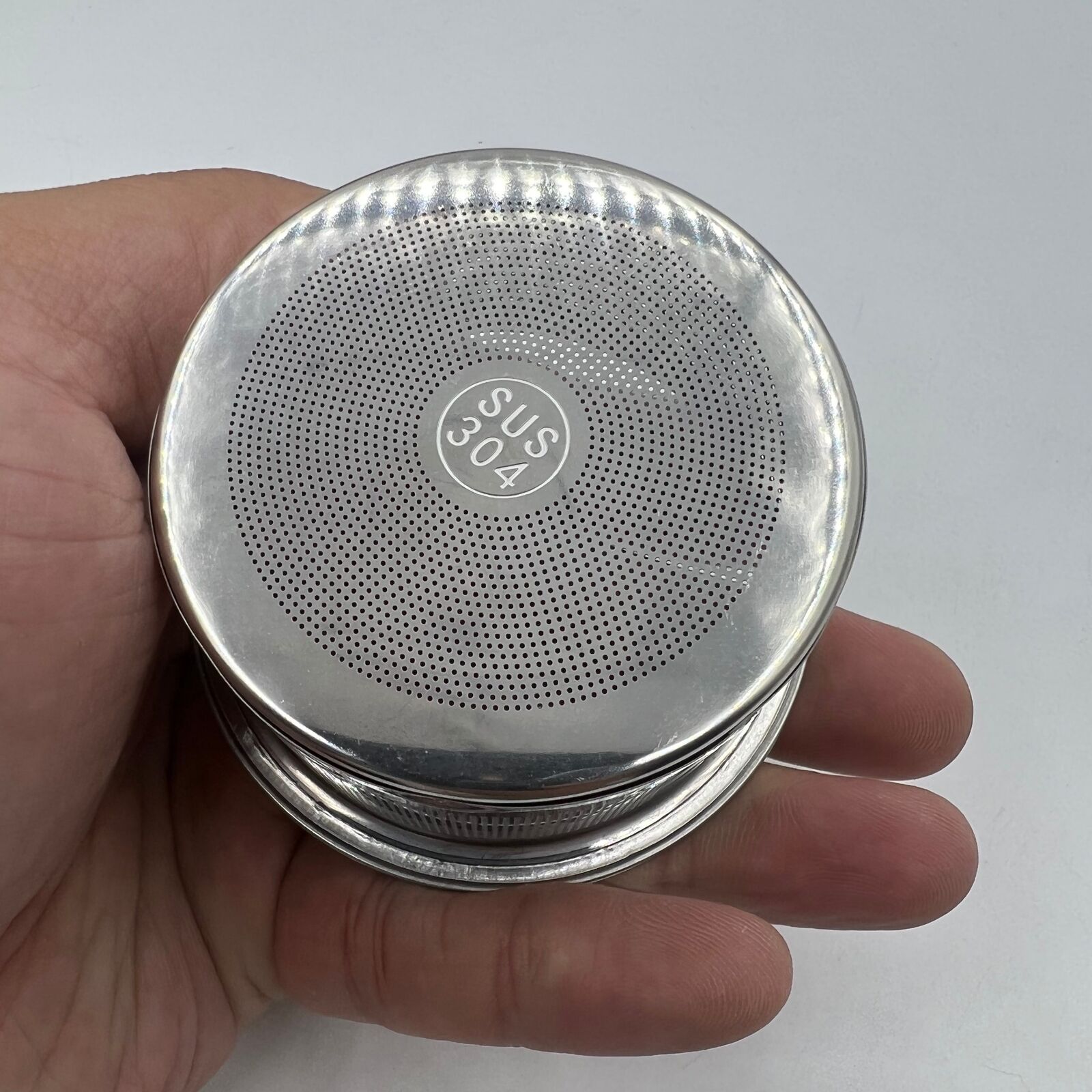 Benzine cup with basket tray for watch repair cleaning, 70x35mm, essential Benzine watch accessory tool.