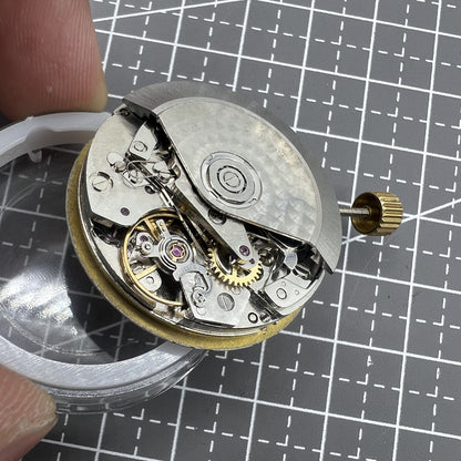 Automatisches Chronographenwerk ETA 7753 mit Anzeige bei 3 6 9 Uhr Position