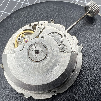 Tianjin Seagull ST25 automatic watch movement showing big date and three-hand configuration.