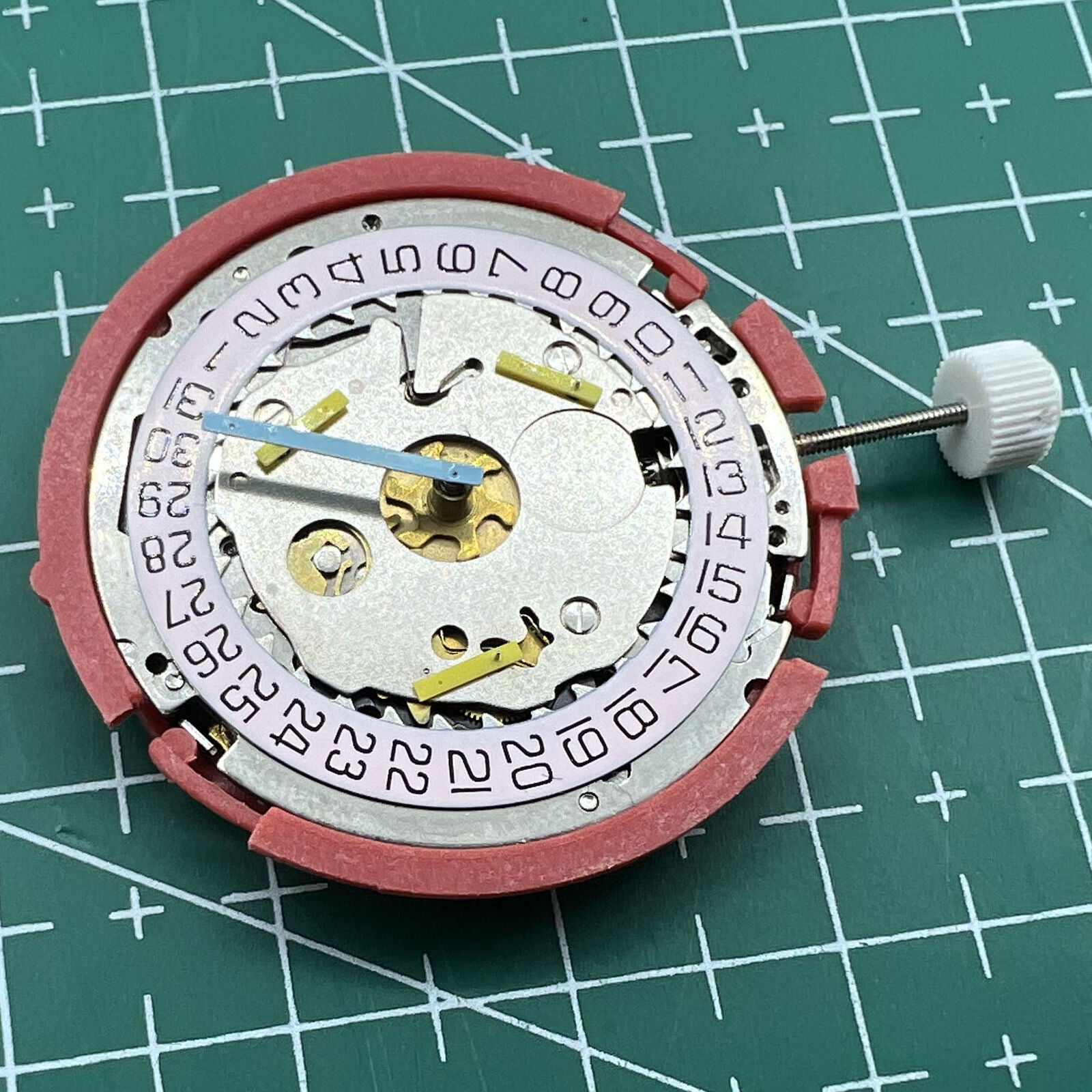 Wholesale Swiss ISA 8181 quartz watch movement with single calendar and multifunction features for precision timekeeping.