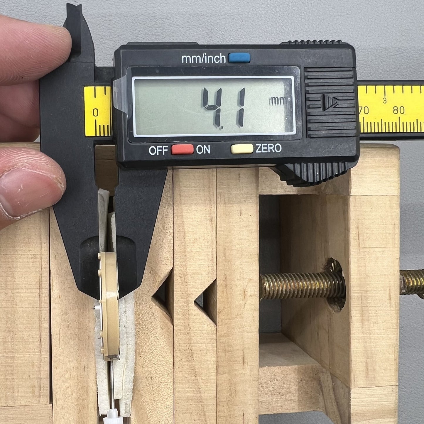 2 Stck Sunon PE60 Quarzuhrwerk mit 3 Zeigern Datum bei 3 Kleine Sekunde bei 6