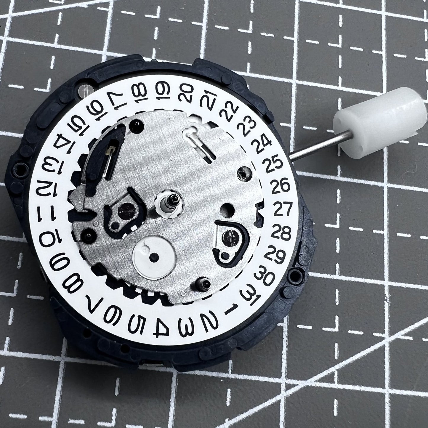 Japan Seiko Quartzwerk V172A watch accessory with precise movement for reliable timekeeping
