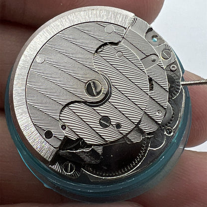 DG2813 Automatic mechanical watch movement with single calendar, T16 3-hand design for precision and style.