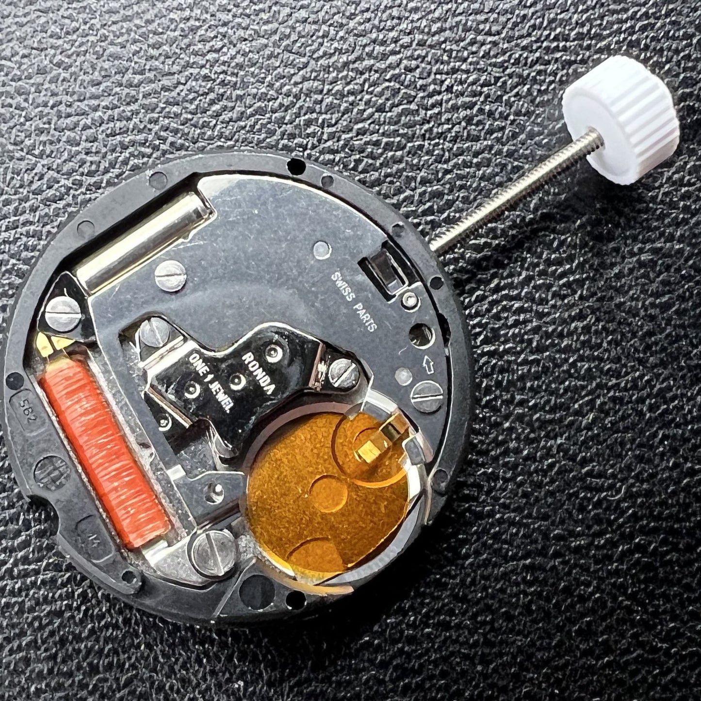 Quarzwerk Swiss Ronda Modell 582 Uhrwerk mechanism for precise watch functionality and durability.