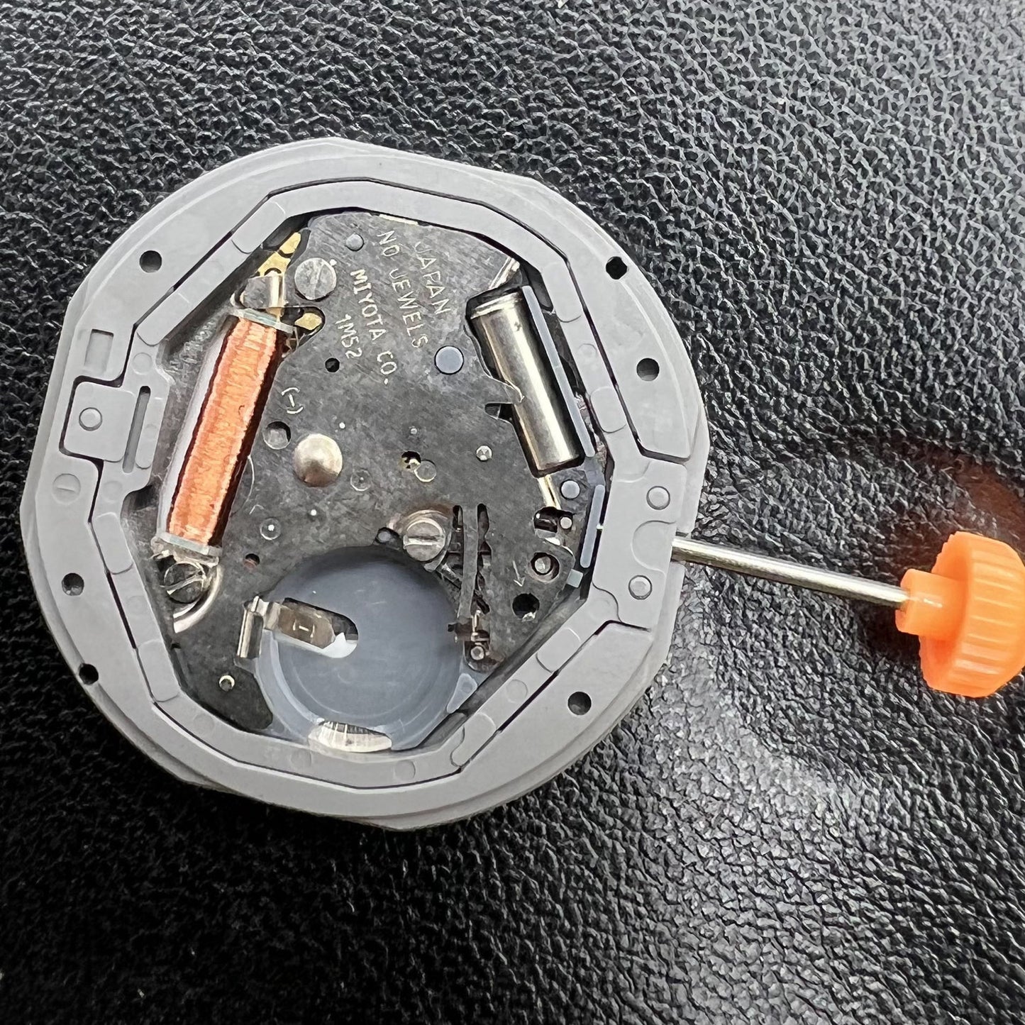 Miyota 1M52 quartz movement watch with date at 12 o'clock and three hands for precise timekeeping