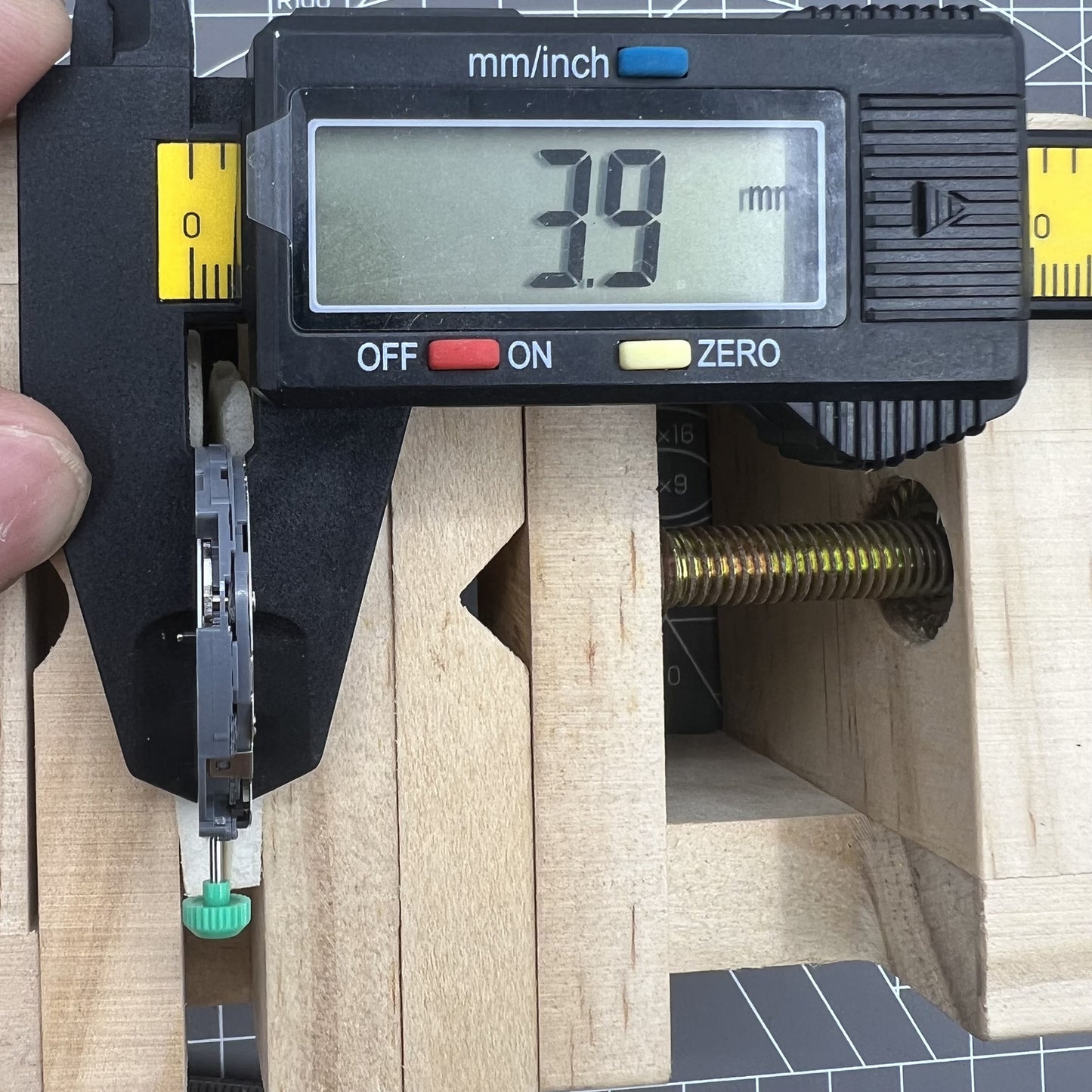 Mouvement à quartz Miyota 0T45 OT45 fabriqué au Japon, date à 3 heures