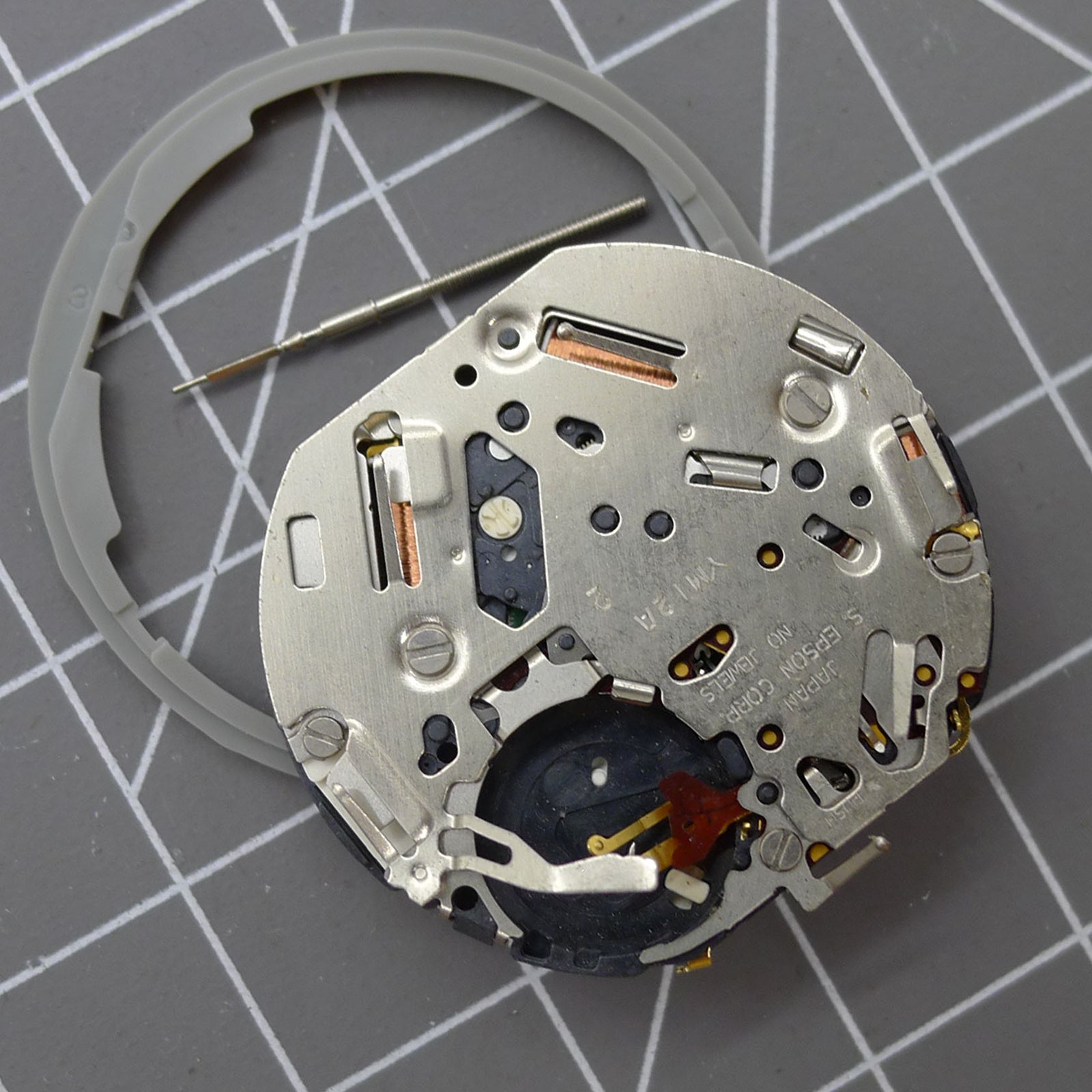 Hattori Epson TMI YM12A quartz watch movement, Japan-made precision mechanism for reliable timekeeping