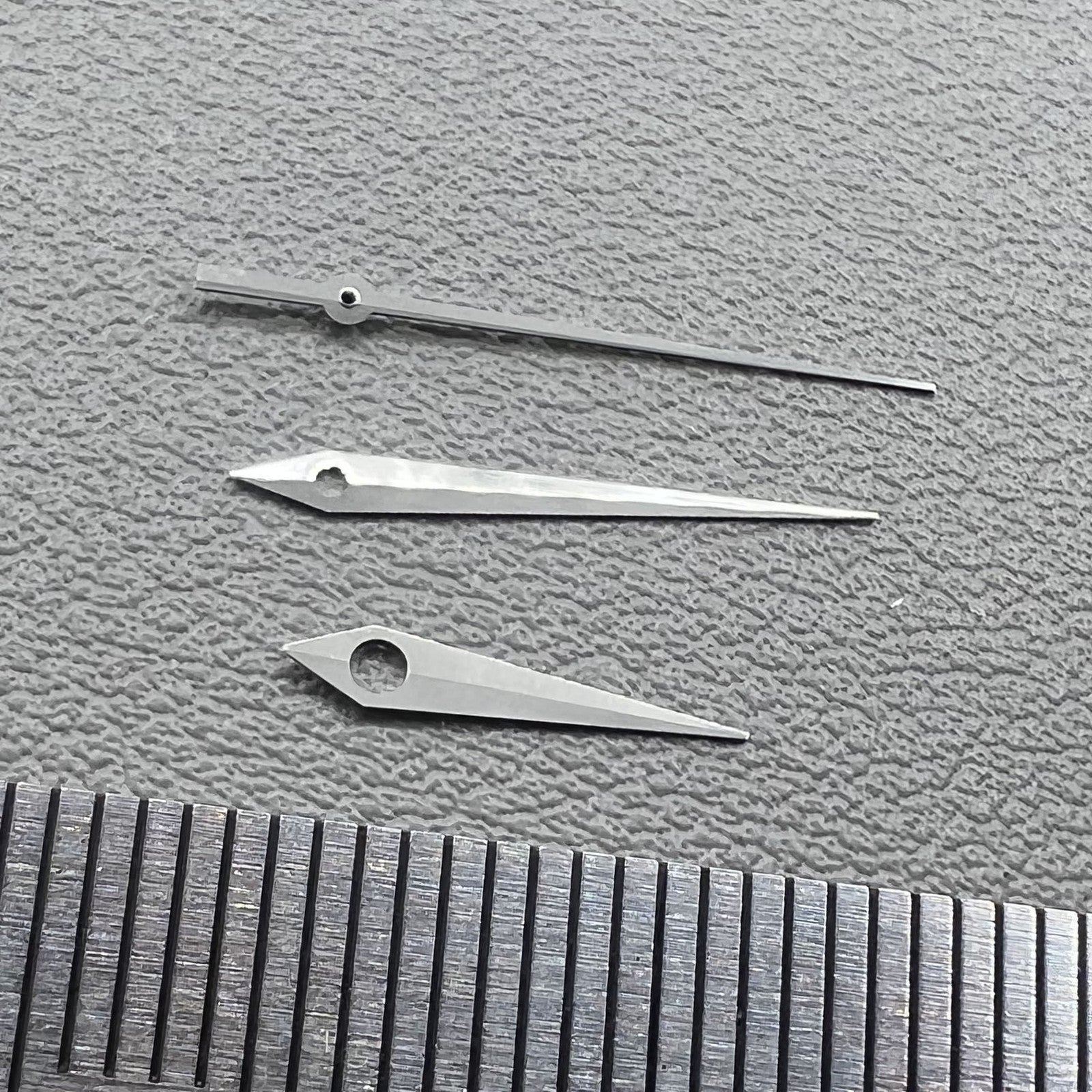 Set of 3 silver watch hands for ETA2836, 2824, 2892A2 series, perfect for precise replacements.