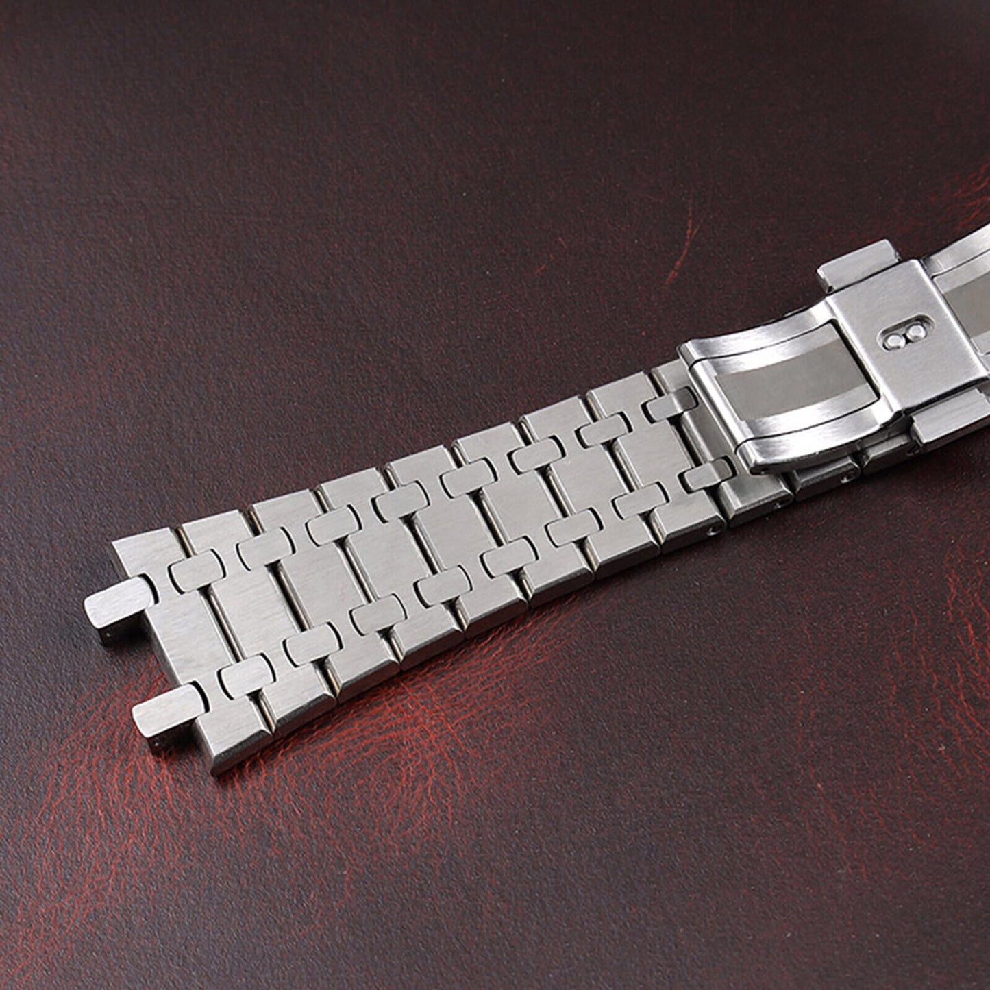 41MM stainless steel watch case and strap with VK63 movement and sapphire crystal.