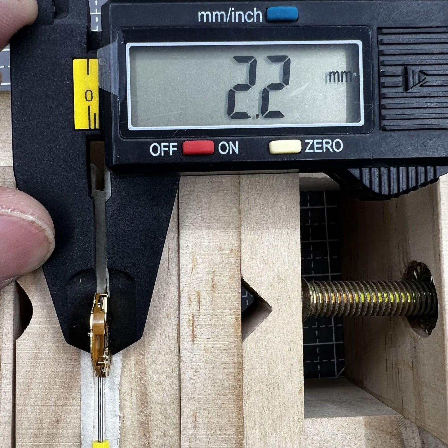 Miyota Golden GL26 quartz movement with 2 hands, precise timekeeping for watch accessories by Miyota.