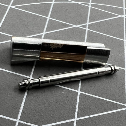 Curved end links for Daytona watch band 20/21mm, ensuring precise fit and stylish bracelet connection.