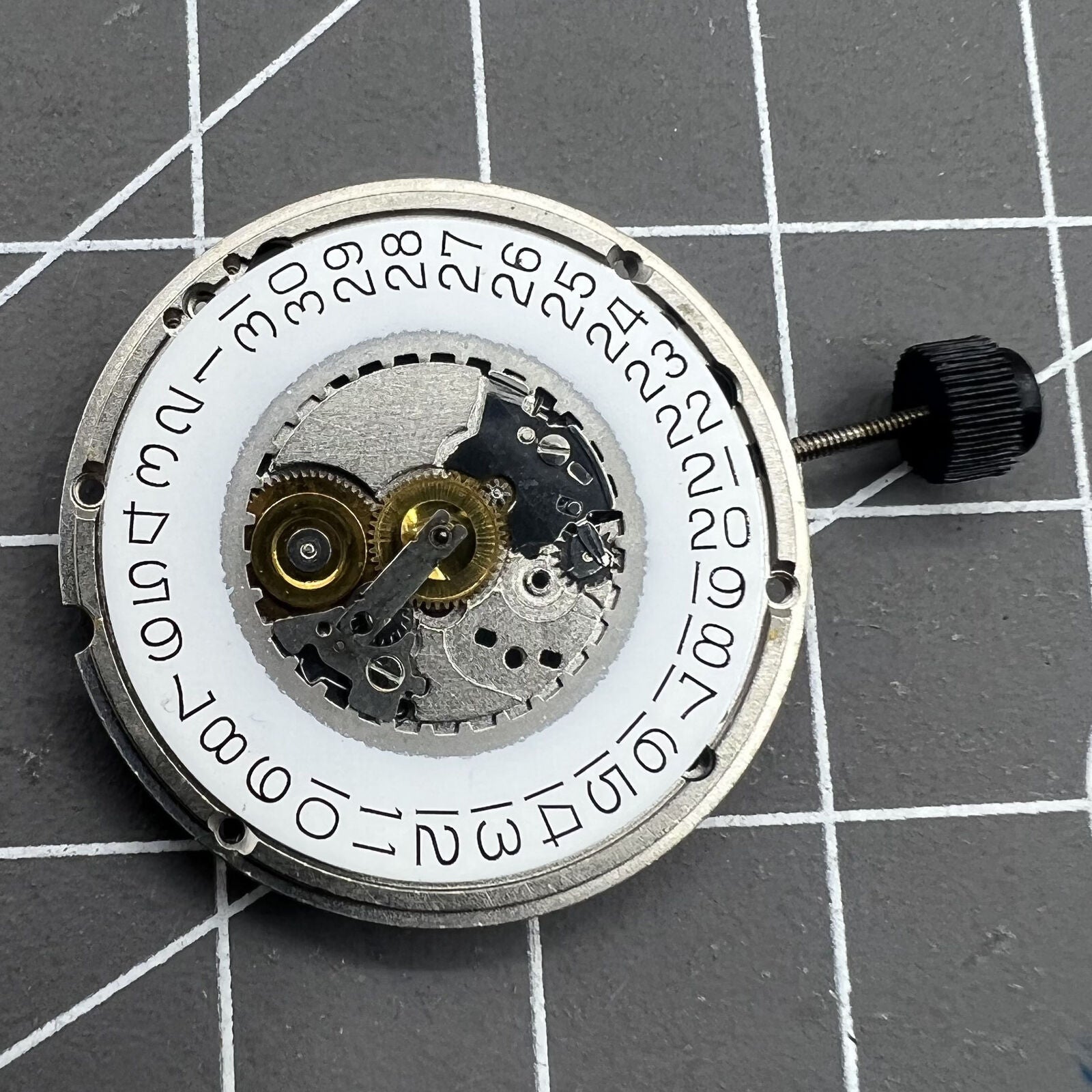 ETA 555.415 quartz watch movement with 3 hands and date at 3 o'clock, vintage original part.