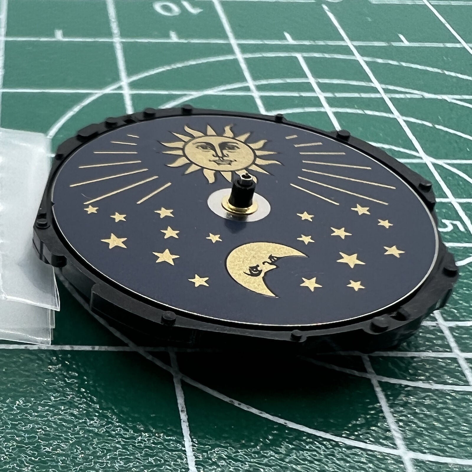 Hattori Epson TMI PC39 quartz watch movement, Japan-made for accurate watch repairs and custom builds.