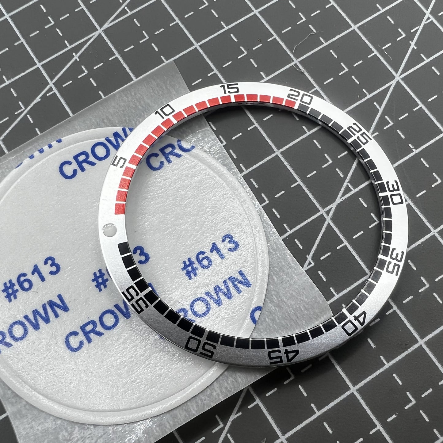 SKX007 aluminum bezel in white, 38mm size with 31.5mm racing style for watch accessories.