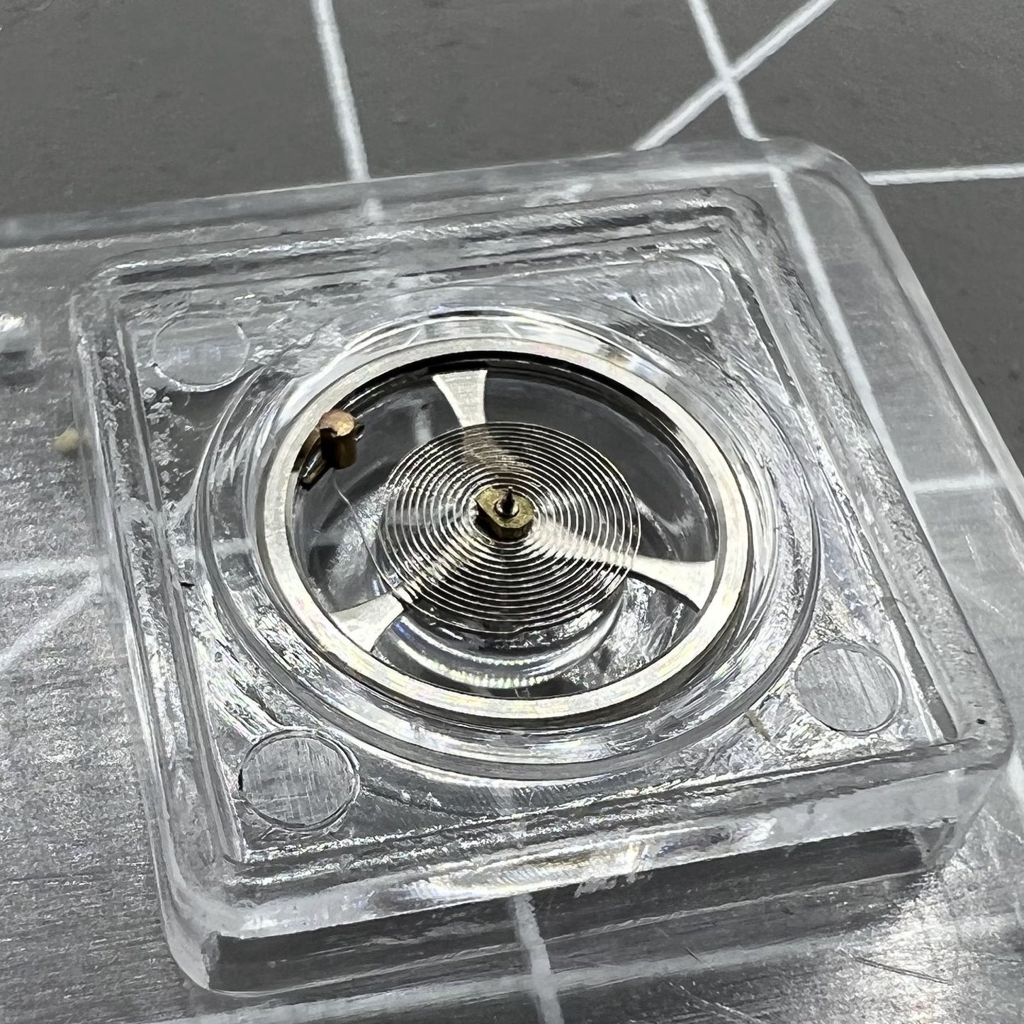 Komplettes Unruhrad mit Spiralfeder, passend für Uhrwerk 7009, asiatisches Uhrenteil