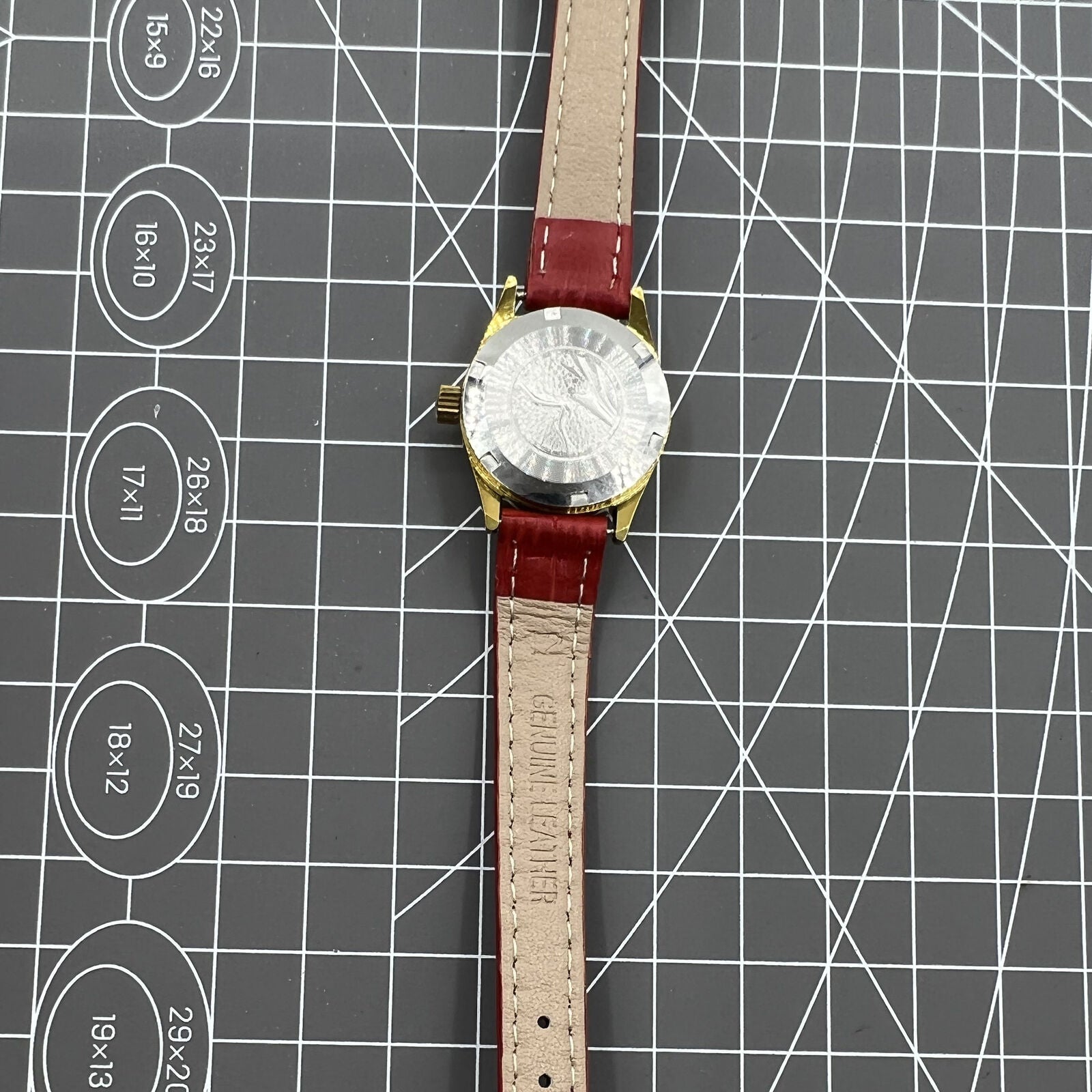 Seagull lady watch with golden dial, 19-jewel manual mechanical movement, Tianjin China craftsmanship.