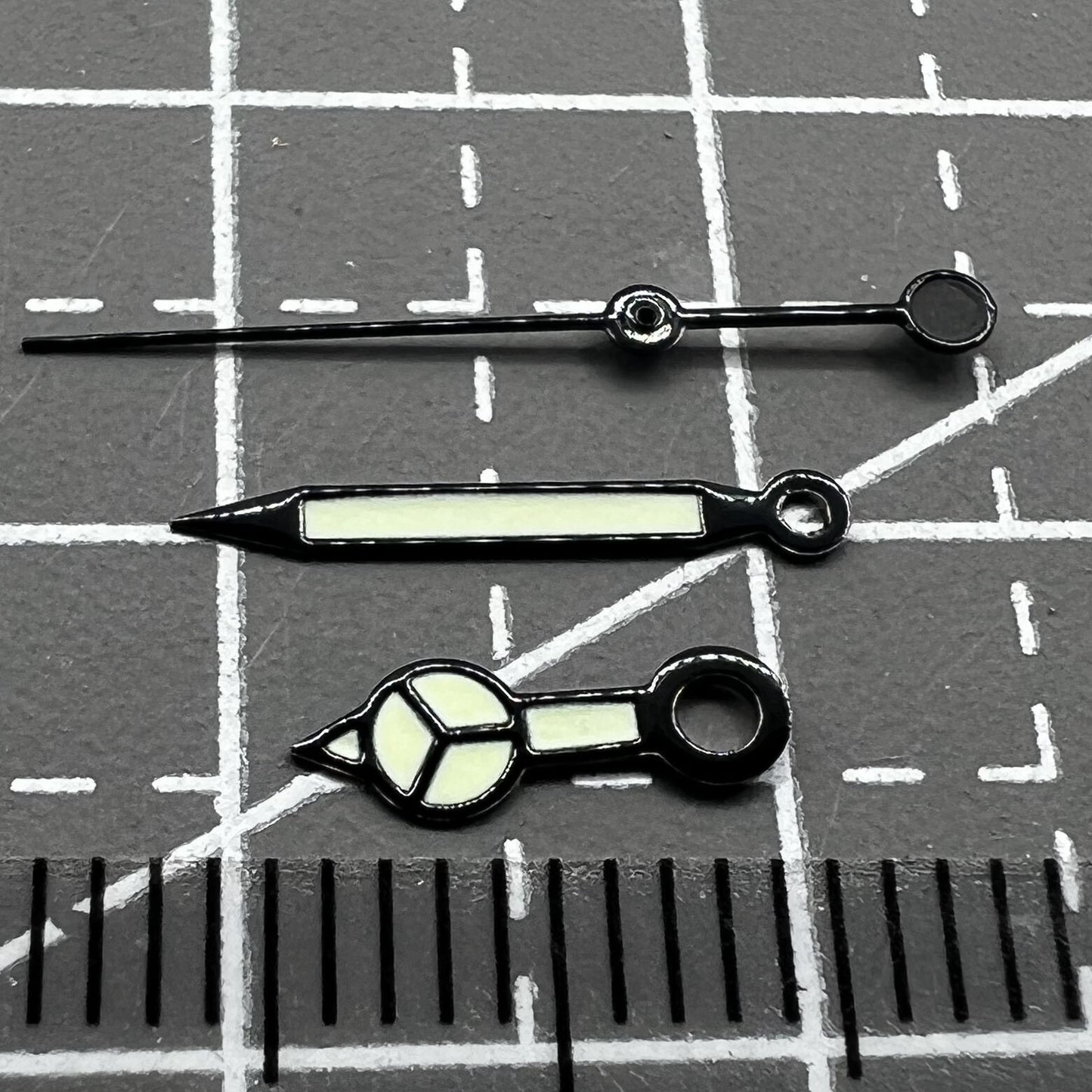 Leuchtende gr�ne Uhrenzeiger Set f�r NH35 NH36 Uhrwerk von HH-B-5, pr�zise ablesbar bei Dunkelheit