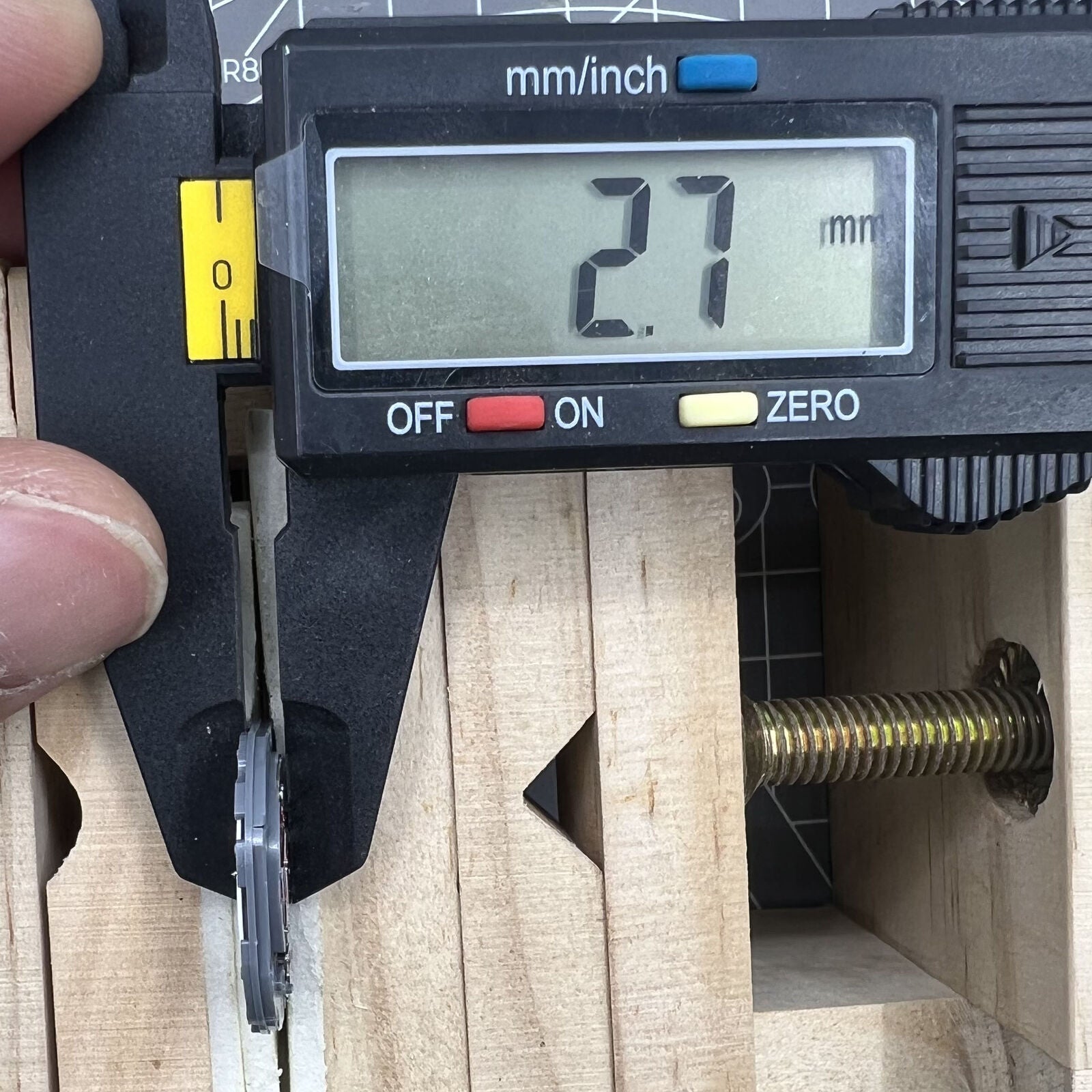 Epson VJ33B quartz watch movement showing double calendar and date display at 3 o?clock position.