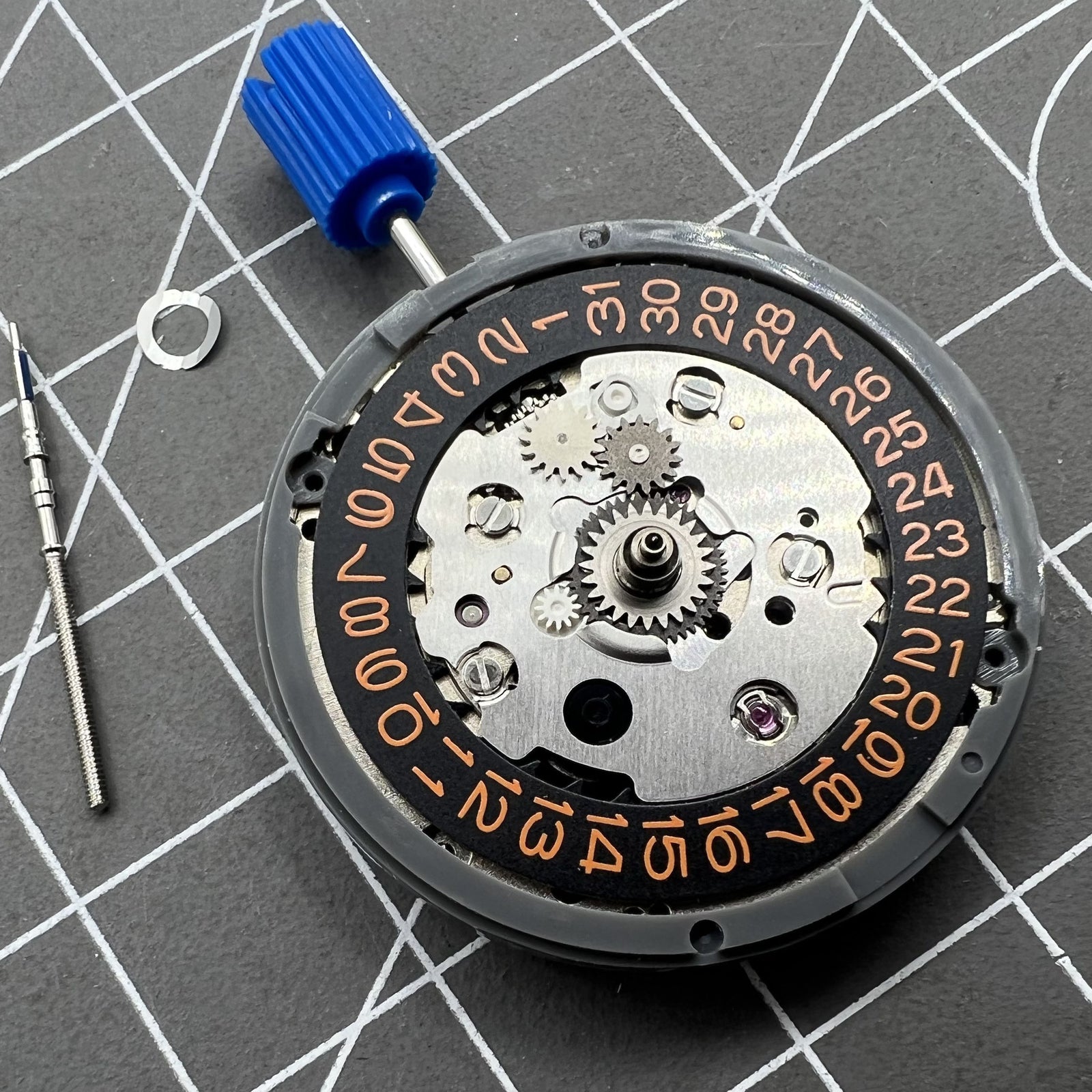 Seiko NH34 Automatik GMT Uhrwerk mit Sekundenstopp, oranger Schriftzug, f�r pr�zise Zeitmessung
