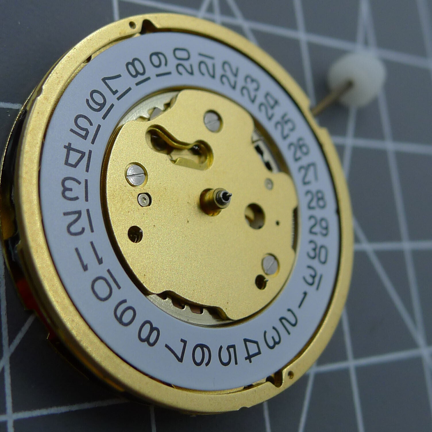 Swiss Made Ronda 5030D quartz movement with date display at 4 o'clock for precise watch accessories.