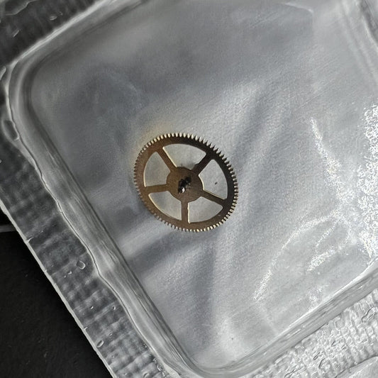 Reverser fourth wheel for Movement 8200 by Generic Fit, essential watch spare part for repairs.