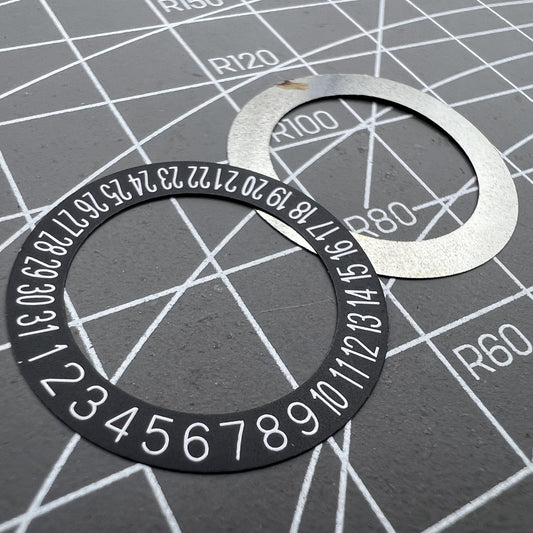 2 Stück Datumsscheibe Overlay Weiß Schrit Schwarz Hintergrund Datum bei 6 Uhr