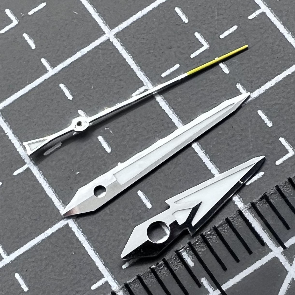 2 Sets Pack C3 Leuchtende Silber Akzent Gelber Zeigender Sekundenzeiger NH36