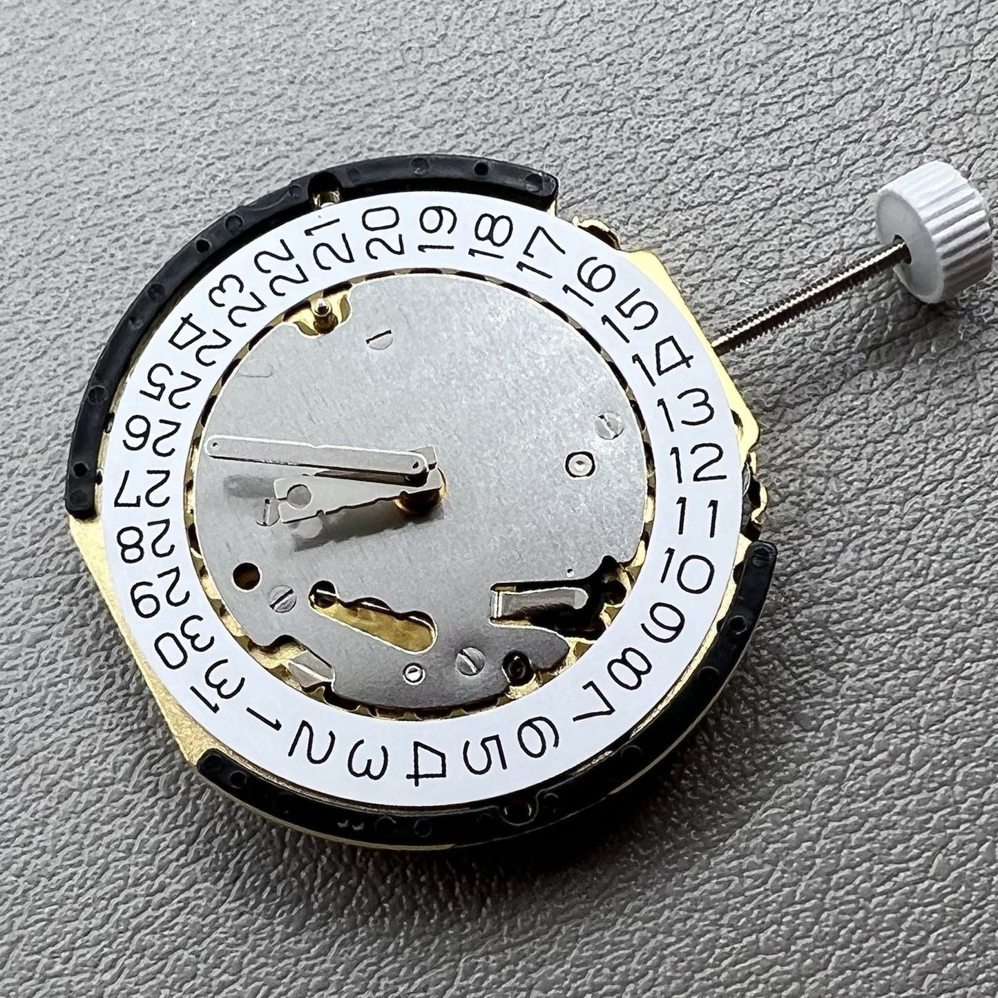 Quarzuhrwerk Swiss Ronda 3520D mit Datumsanzeige bei 3 Uhr Position, pr�zises Uhrwerk von Ronda.