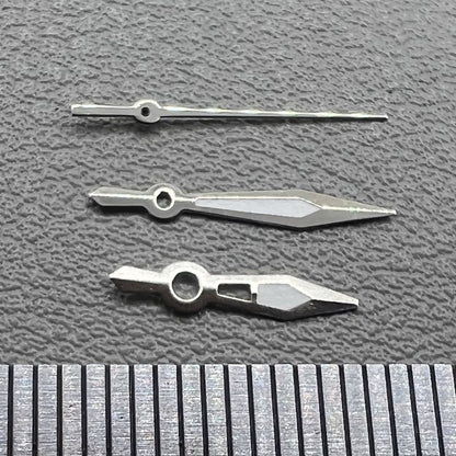 Silver-trimmed green lume arrow hands set for Ronda 515 watch movement. Perfect for upgrades.