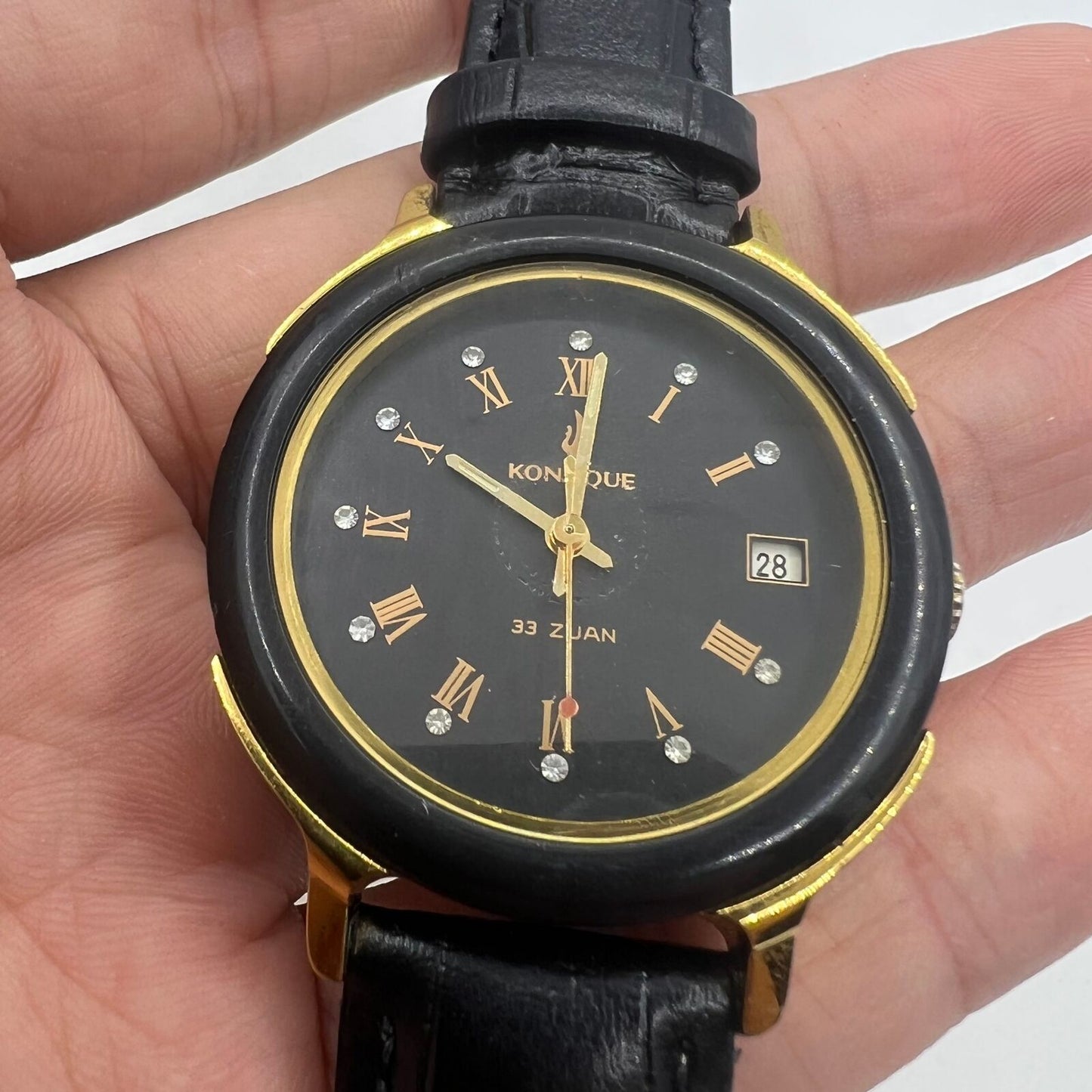 37mm automatic mechanical watch with black dial and golden Roman numerals, featuring 33 jewels.
