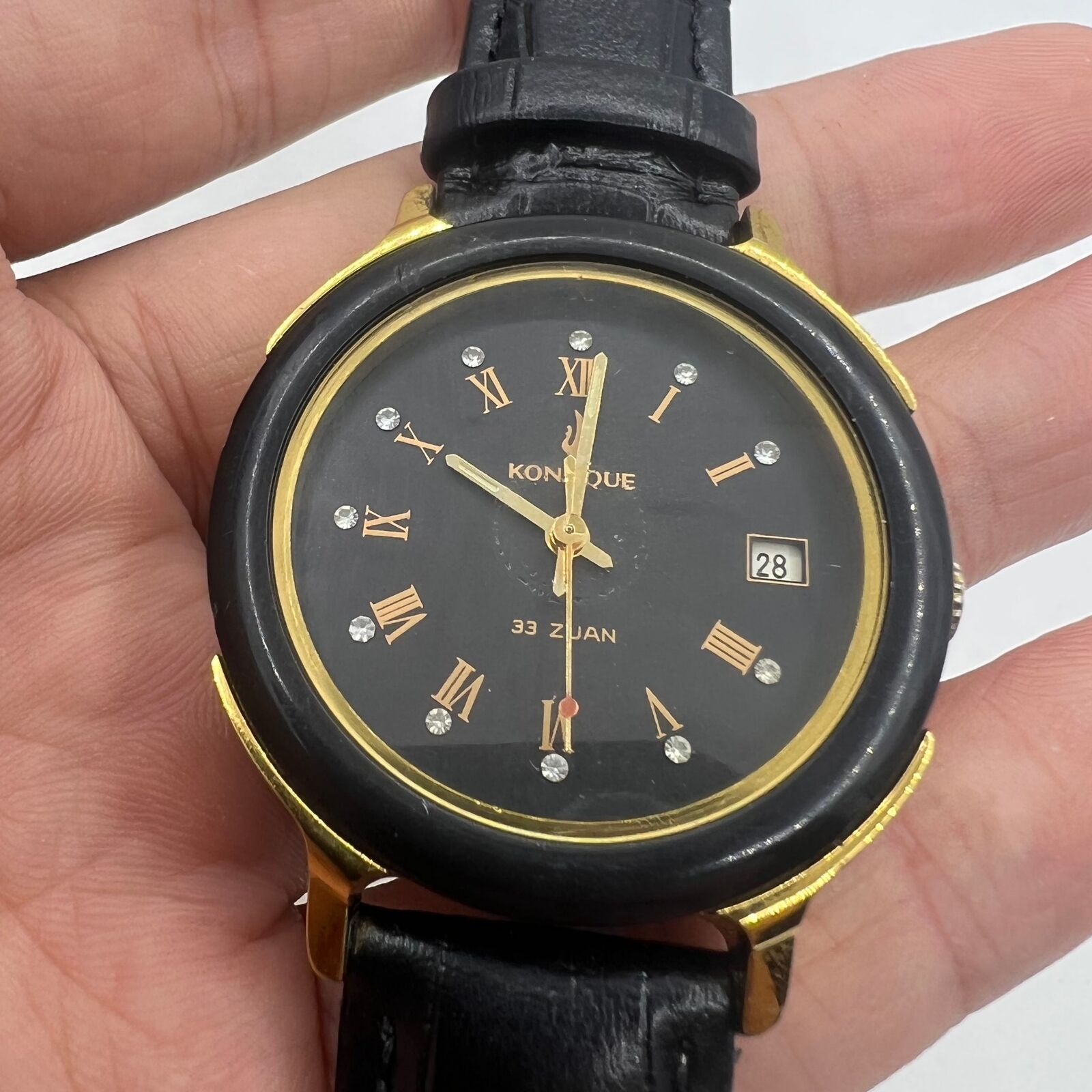37mm automatic mechanical watch with black dial and golden Roman numerals, featuring 33 jewels.