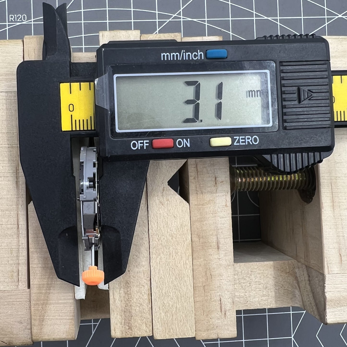 Miyota JP21 Quartz watch movement with date display at 3 o'clock for precision timekeeping.