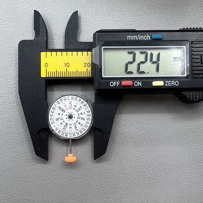 Japan Miyota 1M02 Quarz Uhrwerk mit drei Zeigern, Tag- und Datumsanzeige bei 3 Uhr, pr�zises Uhrwerk f�r Uhrenherstellung.
