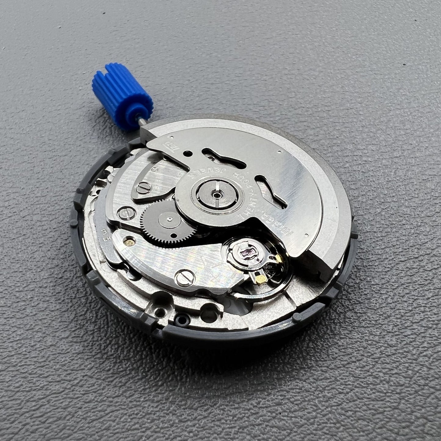 Seiko NH36 watch movement with white dial, bilingual Japanese-English day display, 3.8mm crown, reliable precision.