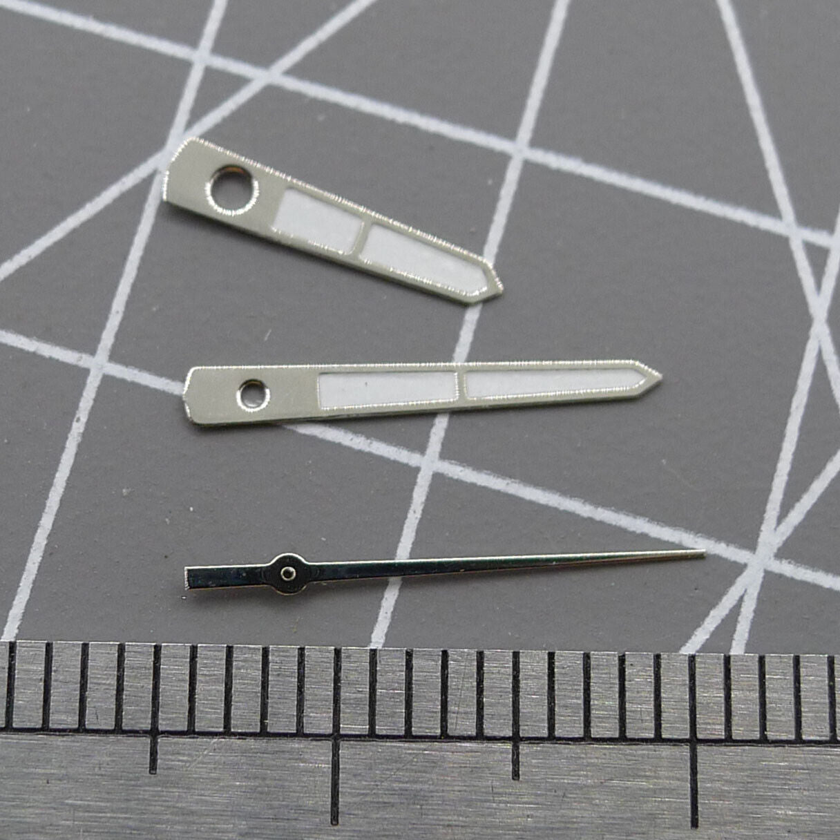 Arrow-shaped silver 12mm watch hands for Miyota 2315, precise silver trim timepiece replacement parts.