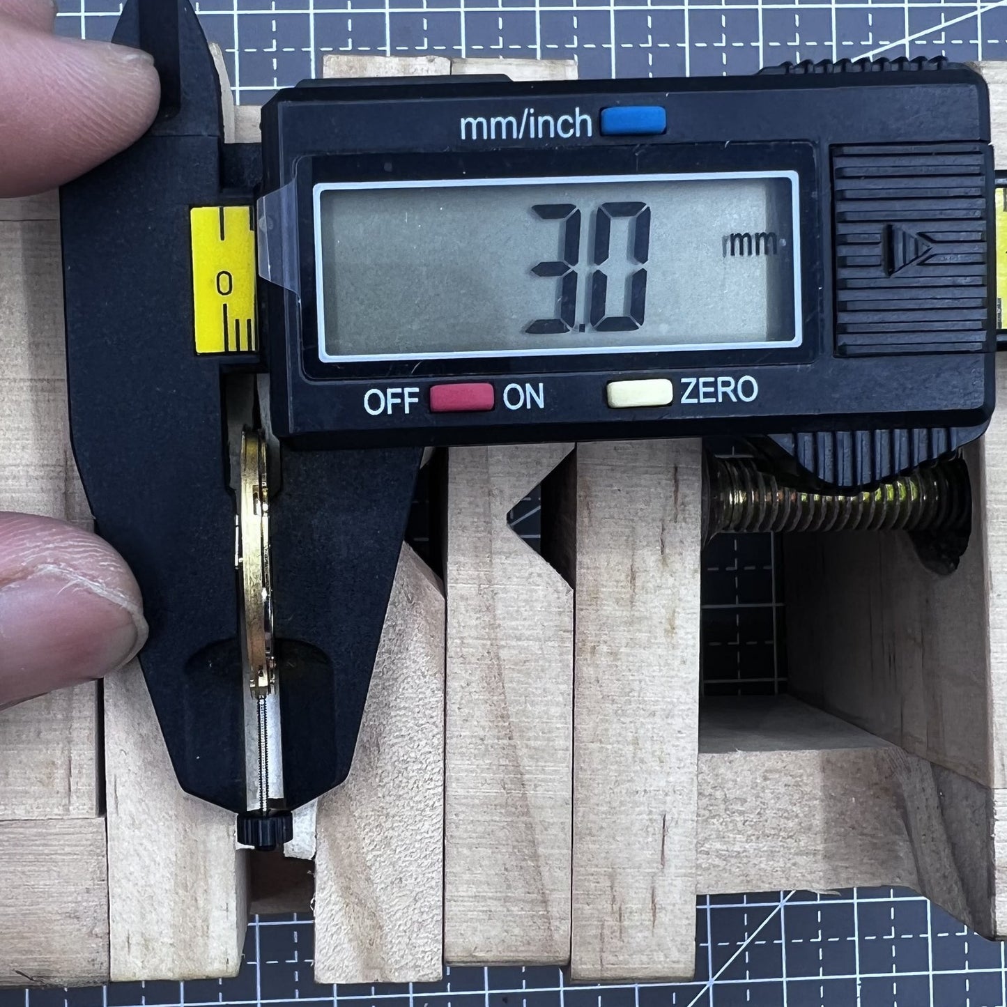 Schweizer Ronda 1009 Uhr Quarzwerk Datum bei 3 2 Zeiger
