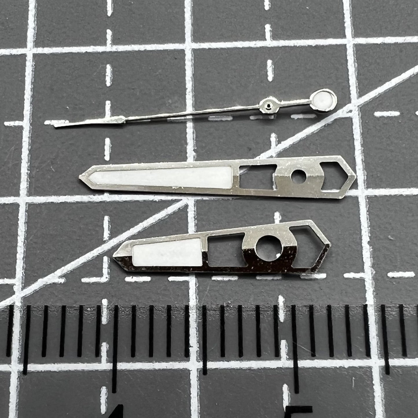 Trim à argent creux de 13 mm Hands de montre de lume bleu pour Seiko NH35 NH36 Mouvement