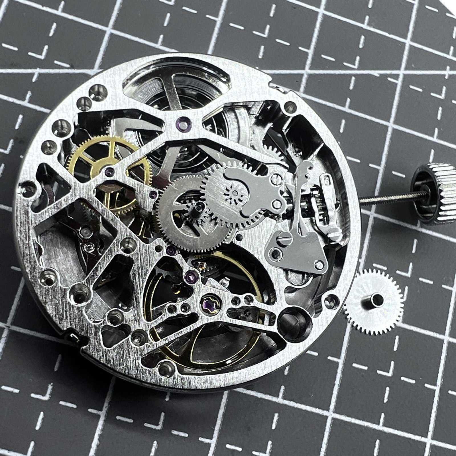 Tianjin Automatikwerk watch mechanism with 24 jewels, hand-engraved silver hollow design for premium watch accessories.