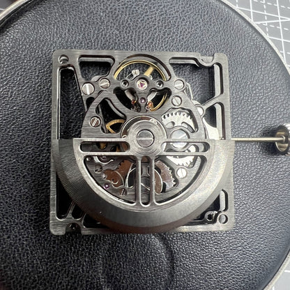 Schwarzes HZ1B01D automatisches mechanisches Uhrwerk mit Hohlquadraten, ideal f�r Uhrenreparatur.
