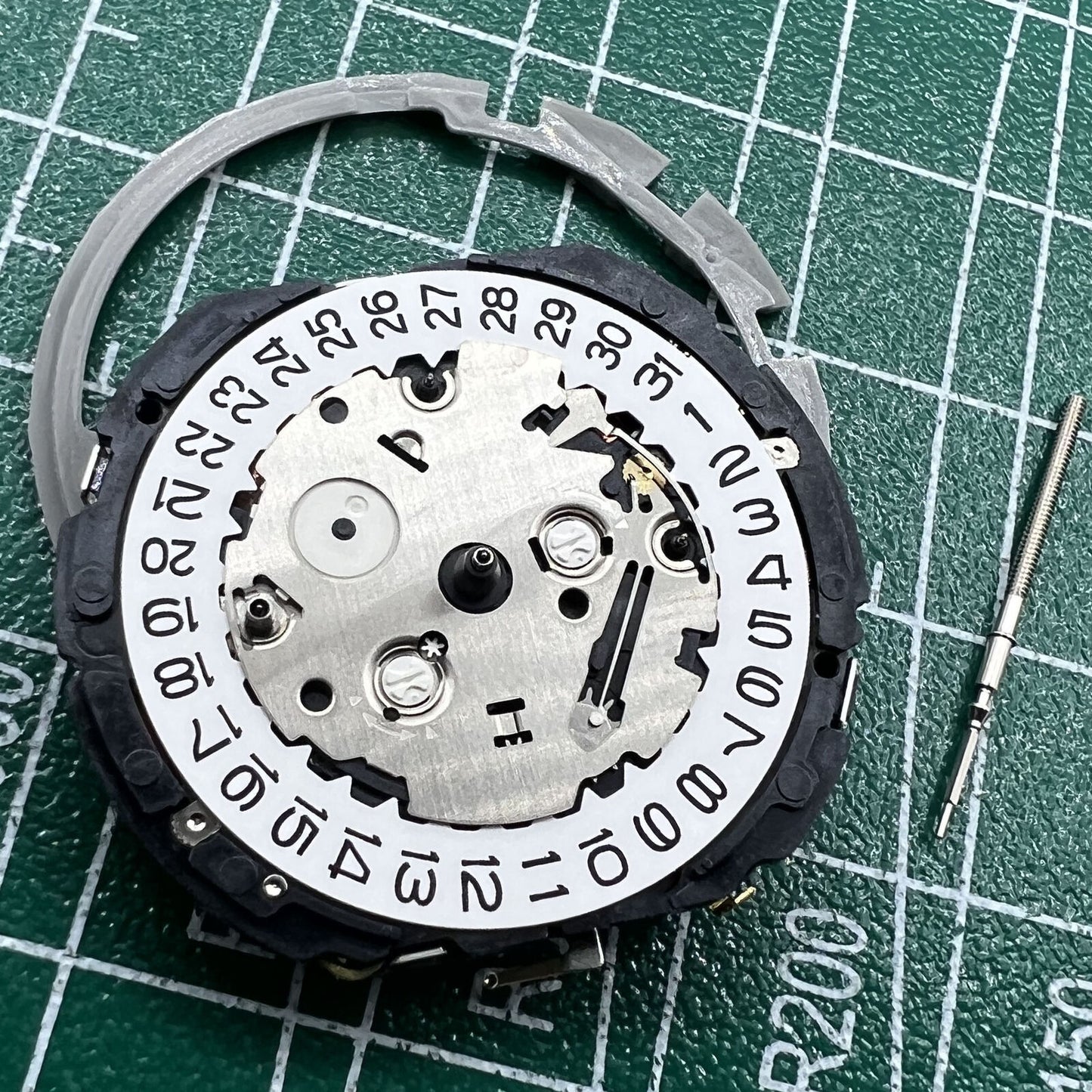Hattori Epson TMI YM92A quartz watch movement for precise timekeeping, made in Japan.